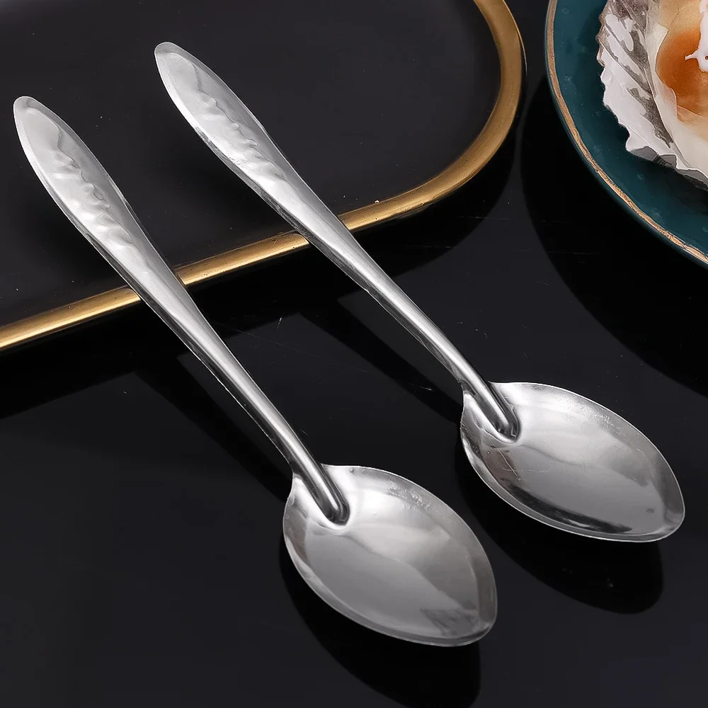 Cuchara de acero inoxidable de 17 cm con mango largo para helados, postres, sopas y cocina. Un utensilio práctico para el hogar