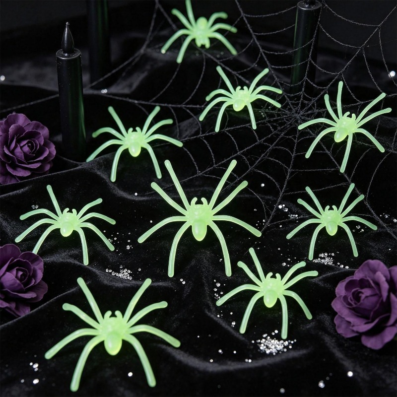 Decora Halloween con arañas luminosas que brillan en la oscuridad, ideales para fiestas, casas encantadas y manualidades. Dispon